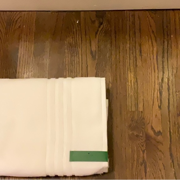 Kate spade towel  ♠️ - Picture 4 of 6